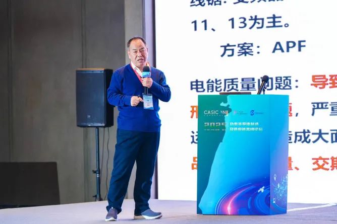 人的照片上写着字

AI 生成的内容可能不正确。